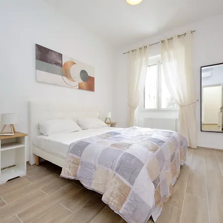 - Steps From Tiburtina Station By Hostand Apartamento Roma