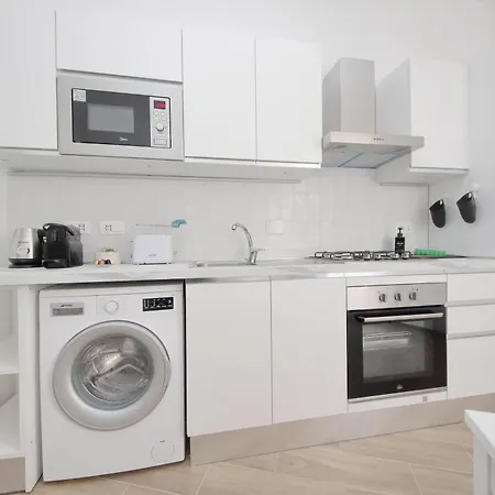 - Steps From Tiburtina Station By Hostand Apartamento *