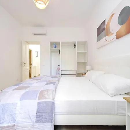 - Steps From Tiburtina Station By Hostand Apartamento Roma